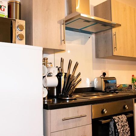 Livestay-Modern Apartment Minutes Away From Heathrow スラウ エクステリア 写真