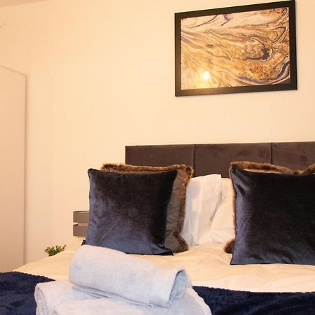 Livestay-Modern Apartment Minutes Away From Heathrow スラウ エクステリア 写真