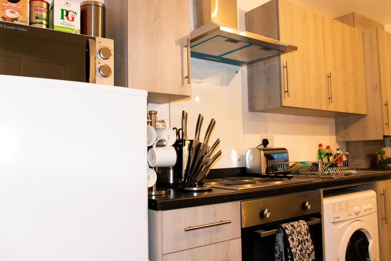 Livestay-Modern Apartment Minutes Away From Heathrow スラウ エクステリア 写真