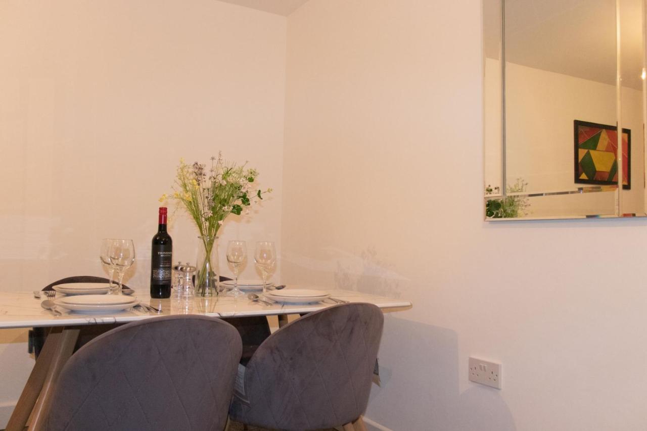 Livestay-Modern Apartment Minutes Away From Heathrow スラウ エクステリア 写真