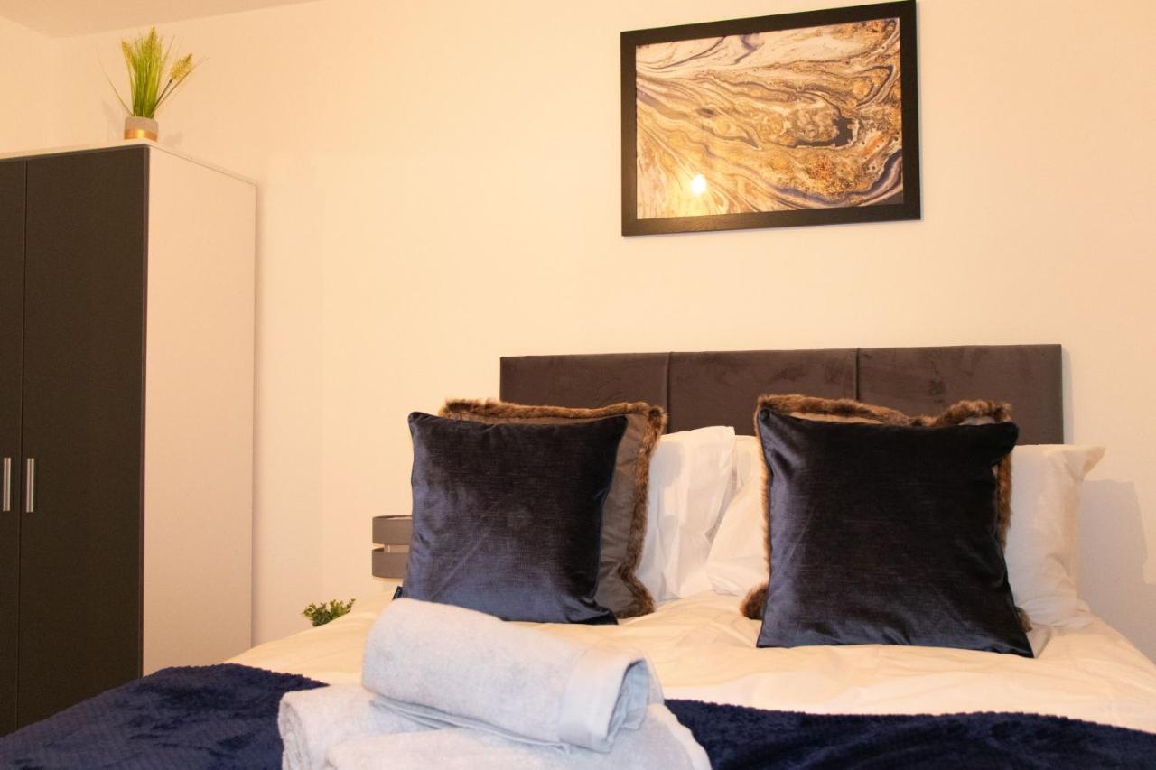 Livestay-Modern Apartment Minutes Away From Heathrow スラウ エクステリア 写真