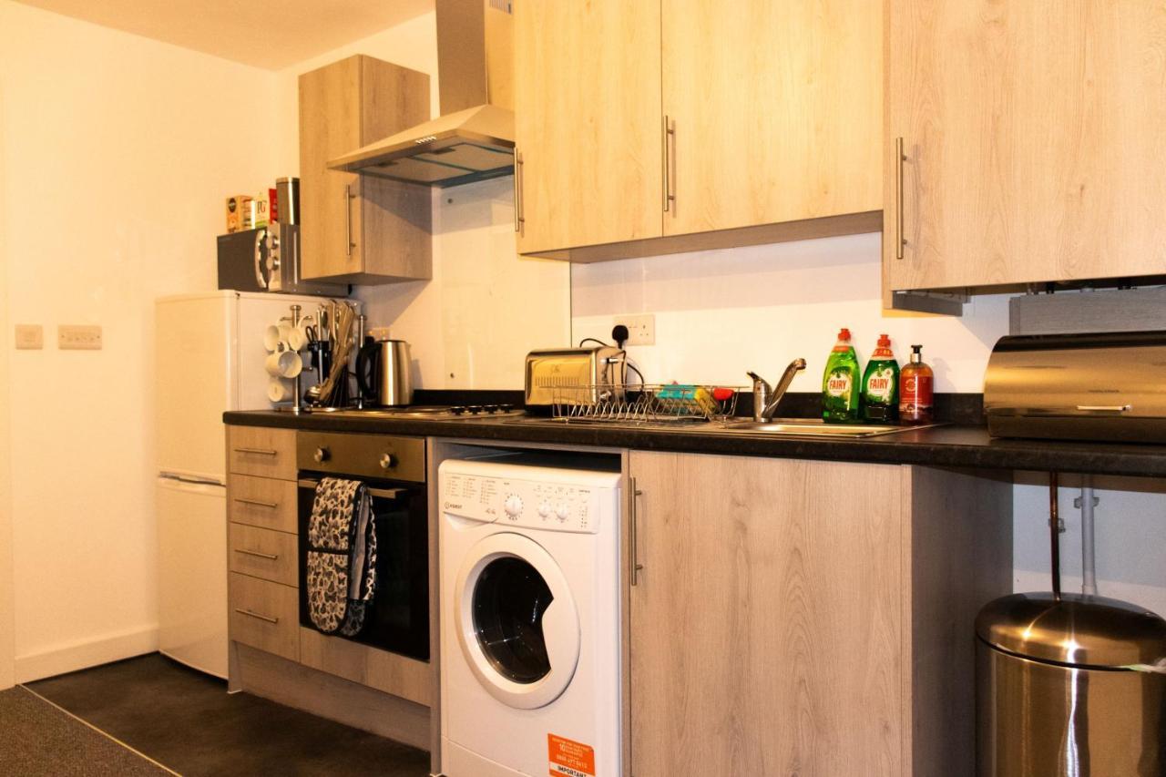 Livestay-Modern Apartment Minutes Away From Heathrow スラウ エクステリア 写真