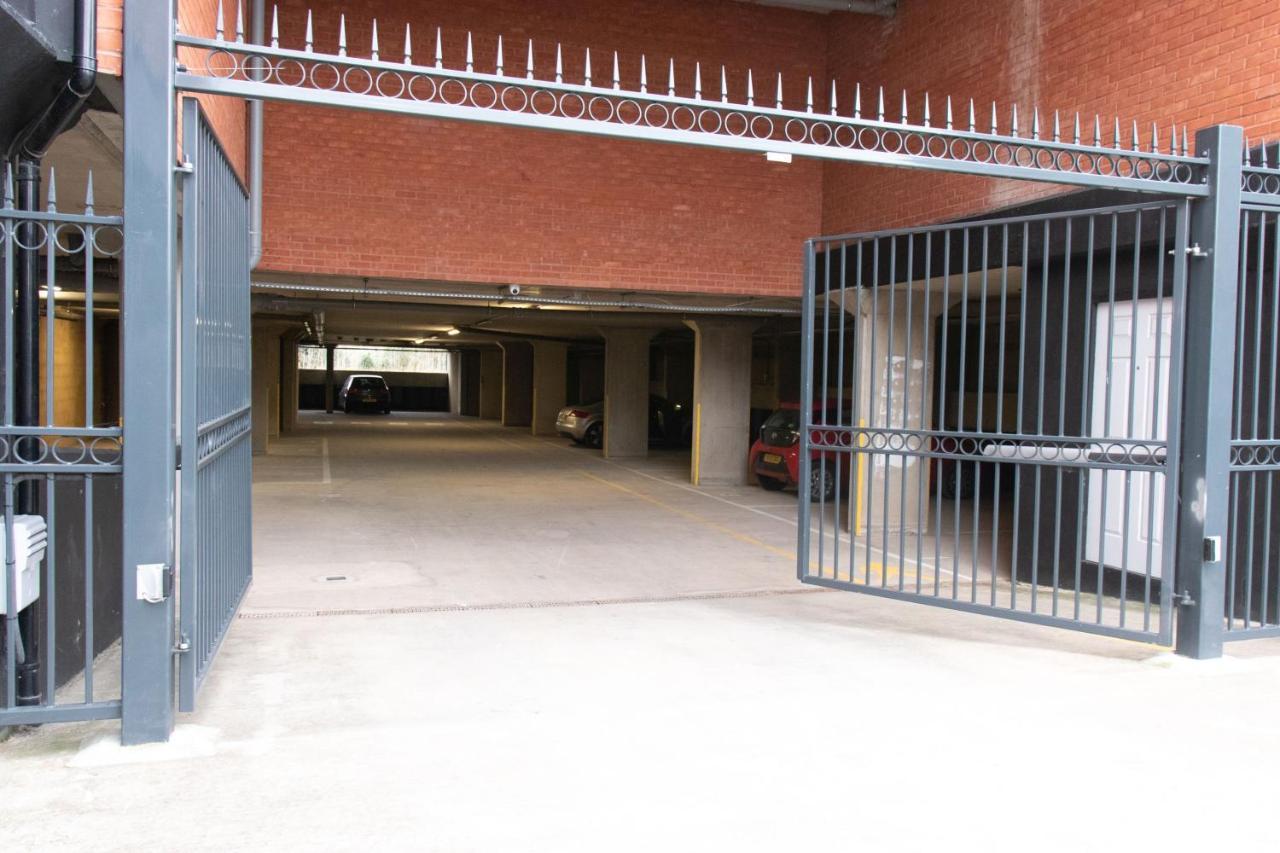 Livestay-Modern Apartment Minutes Away From Heathrow スラウ エクステリア 写真